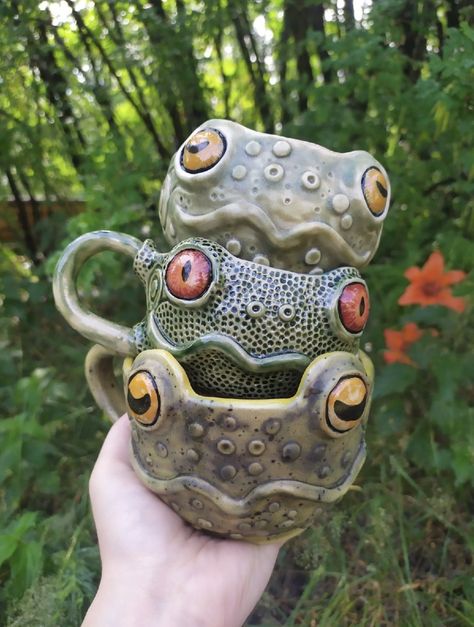 Goblincore Clay Ideas, Cottagecore Pottery Ideas, Whimsigoth Pottery, Goblincore Furniture, Whimsigoth Ceramics, Frog Mug Pottery, Weird Pottery Ideas, Goblincore Items, Goblincore Gift Ideas