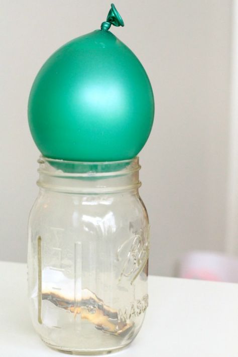 Balloon sitting on top of mason jar at start of air pressure experiment Air Pressure Experiments, Experiments At Home, Candy Science Experiments, Science Experiments Kids Elementary, Candy Science, Science Experiment For Kids, Experiment For Kids, Cool Experiments, Halloween Science