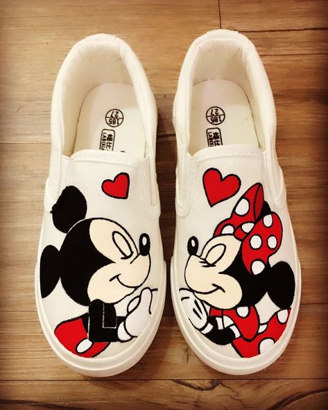 Beautiful Mickey and Minnie Shoes #disney #fashion #disneyfashion #disneystyle Canvas Shoes Diy, Mickey Shoes, Custom Vans Shoes, Painted Shoes Diy, Painted Canvas Shoes, Custom Painted Shoes, Diy Sneakers, Painted Sneakers, Tennis Shoes Outfit