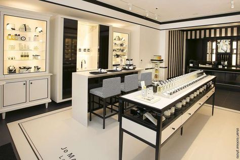 Jo Malone store in London Jo Malone Store, Shop In Shop, Store Display Design, Jo Malone Perfume, Drawing Furniture, London Living, Retail Interior Design, London Lifestyle, Salon Interior Design