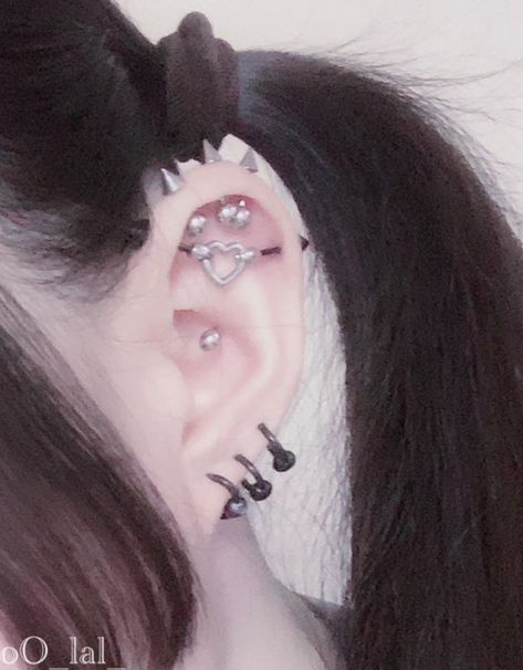 Japanese Piercings, Vkei Piercings, Piercing Map, Piercing Setup, Harajuku Piercing, Jirai Kei Makeup Tut, Jirai Kei Accessories, Dark Girly Kei, Mouth Piercings