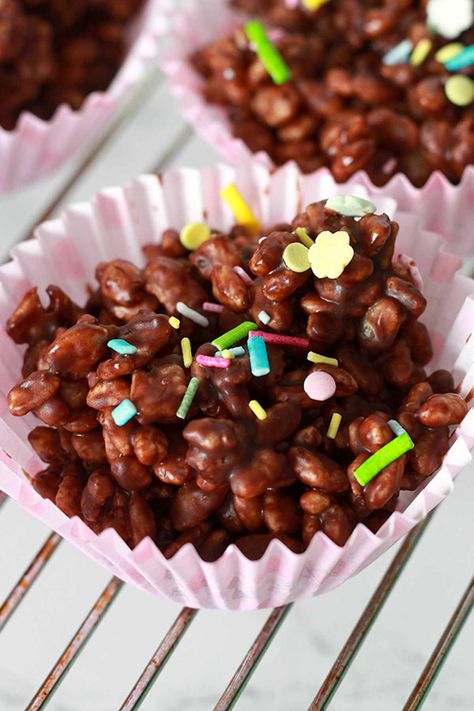 Vegan Rice Crispy Cakes Chocolate Rice Crispy Cakes, Rice Crispy Cakes, Chocolate Crispy Cakes, Vegan Rice Crispy Treats, Rice Crispy Cake, Crispy Cakes, Vegetarian Marshmallows, Chocolate Rice Crispy, Rice Krispie Cakes