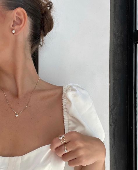 Cute Necklaces Aesthetic Simple, Clean Girl Rings Aesthetic, Clean Jewelry Aesthetic, Simple Silver Necklace Aesthetic, Clean Girl Rings, Pandora Earrings Aesthetic, Feminine Jewelry Aesthetic, Clean Girl Silver Jewelry, Clean Girl Necklace