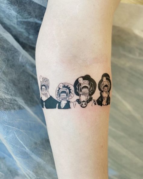 One Piece Anime Matching Tattoos, One Piece Matching Tattoo Ideas, One Piece Patchwork Tattoo, Minimal One Piece Tattoo, Matching One Piece Tattoos, One Piece Small Tattoo, One Piece Anime Tattoo Ideas, One Piece Tattoo Minimalist, Matching Anime Tattoos