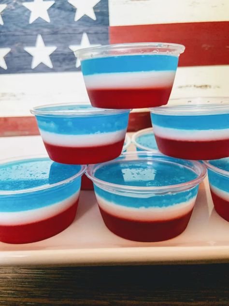 Red, White & Blue Jello Shots Recipe! - My Mini Adventurer Red White Blue Jello Shots, Red White Blue Jello, Fireball Jello Shots, Red White And Blue Jello, Lemonade Jello Shots, Blue Jello Shots, Jello Shooters, Peach Jello, Fourth Of July Drinks