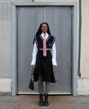 Necktie Outfits For Women, Neck Tie Outfit, Skirt With Tights Outfit, Necktie Outfit, White Dress Shirts, Outfits With Tights, Sleeveless Trench Coat, Styling Skirts, Styling Boots