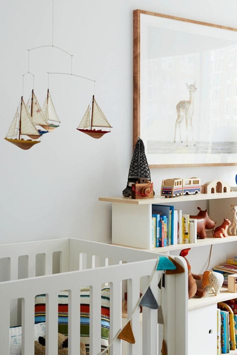 Follow these 5 steps to design a nursery for your baby. You can create a beautiful space, if you incorporate these key pieces. #nurserydecoratingideas #howtodesignanursery #nurseryinteriordesignideas #babyroomdesigns Transitional Nursery, Nursery Bookcase, Nursery Ideas Boy, Baby Room Organization, Cup Of Jo, Unique Nursery, Adorable Nursery, Stylish Nursery, Emily Henderson