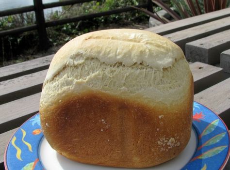 This is a great bread machine recipe that substitutes pineapple juice for the usual water, making it extra flavorful. The ingredient list is for a 1.5 lb loaf. Basic White Bread Recipe, Best Bread Machine, Bread Shop, White Bread Recipe, Bread Maker Recipes, Healthy Sugar, Pumpkin Bread Recipe, Yeast Bread, Homemade Butter