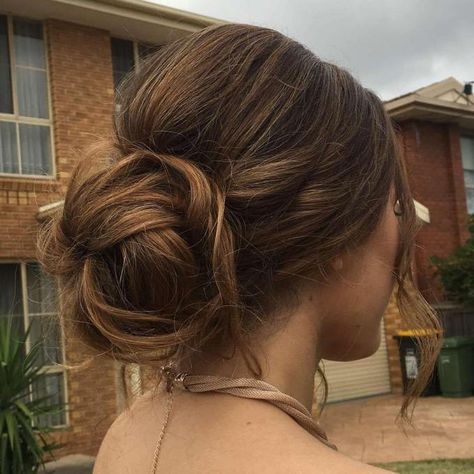 Messy Bun With A Bouffant Hair Bun For Wedding, Bouffant Hair Updo, Bun For Wedding, Mandy Moore Short Hair, Messy Hair Bun, Tail Hairstyle, Bouffant Hair, Prom Hairstyles For Short Hair, Long Hair Updo