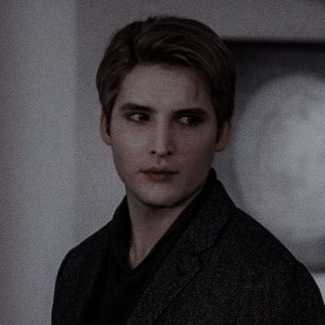 Carlisle Cullen Icon, Dr Cullen, Carlisle Cullen, Vampire Twilight, Fictional Character Crush, Twilight Cast, Peter Facinelli, Twilight Photos, The Cullen