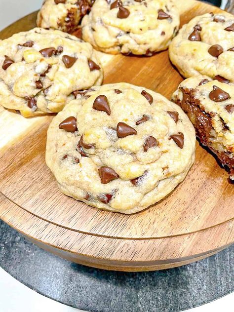 Ultimate Chocolate Chip Levain Cookies Levain Bakery Cookies, Baking Dessert Recipes, Levain Cookie Recipe, Best Vegan Cookies, Levain Cookies, Cookie Recipes For Kids, Cookie Recipes From Scratch, Bakery Cookies, Best Chocolate Desserts