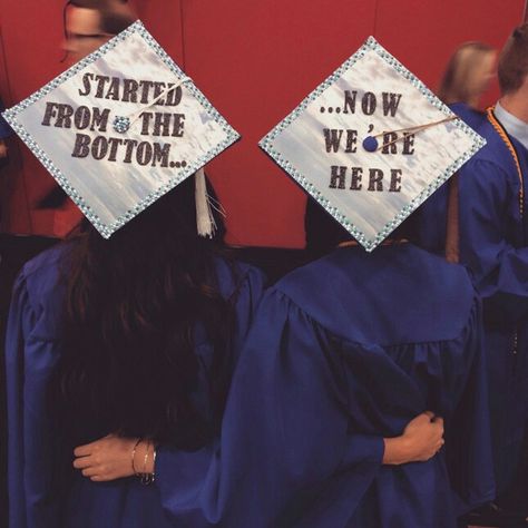 Friends Grad Cap Idea Caps And Gowns, Diy Bff, Funny Graduation Caps, Graduation Songs, High School Graduation Cap, College Graduation Cap Decoration, Grad Hat, Grad Cap Designs, Friend Graduation