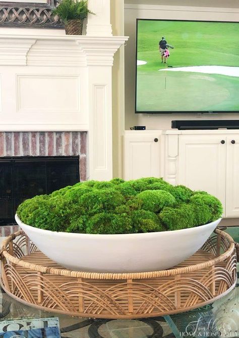 How to make your own decorative moss bowl with preserved moss for less money for a home accessory with a wow factor! Moss Centerpieces Diy, Moss Bowl Centerpiece, Moss Bowl, Moss Planter, Moss Centerpieces, Moss Decor, Bowl Centerpiece, Diy Bowl, Home Design Diy