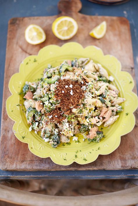 Jamie Oliver's tuna pasta salad with feta and crispy cayenne crumbs Pasta Tuna, Tuna Pasta Salad Recipes, Super Tuna, Tuna Pasta Salad, Feta Pasta Salad, Fettuccine Recipes, Tuna Salad Pasta, Tuna Pasta, Jamie Oliver Recipes