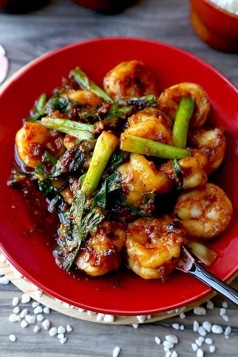 Garlic Shrimp With Chili Crisp | Pickled Plum | Easy Asian Recipes Chili Crisp Recipe, Chinese Shrimp Recipes, Chinese Shrimp, Chili Crisp, Shrimp Recipes Easy, Shrimp Dishes, Shrimp Recipe, Spicy Chili, Crisp Recipe