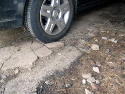 busted garage floor Garage Floor Resurfacing, Diy Concrete Stain, Epoxy Floor Paint, Concrete Garages, Concrete Garage, Floor Makeover, Concrete Walkway, Garage Flooring, Mix Concrete