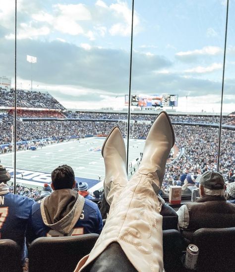 Nfl Girlfriend Aesthetic, Nfl Wag Aesthetic, Nfl Wife Aesthetic, Nfl Girlfriend, Nfl Wag, Sports Wife, Nfl Wife, Nba Wife, Nfl Wags