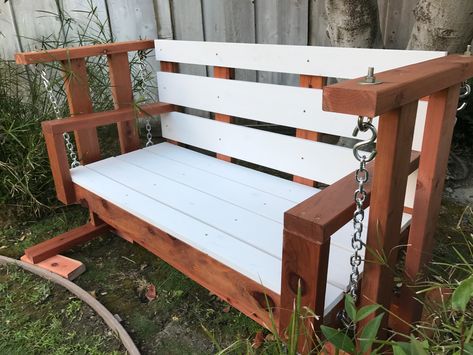 Porch Glider, Porch Swing Plans, Glider Bench, Diy Swing, Diy Porch Swing, White Porch, Front Porch Swing, Outdoor Glider, Backyard Swings