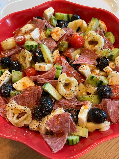 Pasta Salad With Cheese Tortellini - Easy DIY Recipes Pasta Salad With Cheese, Baked Clams Oreganata, Salad With Cheese, Sausage Ragu, Mozzarella Pearls, White Bean Soup Recipes, Pasta Salad With Tortellini, Cucumber Slices, Tortellini Salad