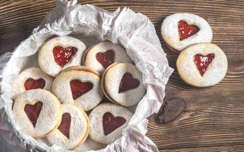 Easy Jam, Jam Tarts, Delicious Christmas Cookies, Shaped Cookies, Biscuit Bake, Heart Shaped Cookies, Filling Food, Easy Sugar Cookies, Strawberry Filling