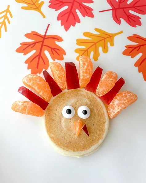 The Magic Playbook on Instagram: "Gobble gobble! 🦃 Looking for a fun and easy breakfast for tomorrow morning? Make pancake turkeys! Turn this into a snacktivity by setting out the ingredients for your little one and letting them create their own turkeys! Pairs perfectly with our Thanksgiving Day Parade Hunt!" Turkey Shaped Pancakes, Turkey Pancakes For Kids, Thanksgiving Breakfast Kids, Thanksgiving Breakfast Ideas For Kids, Turkey Pancakes, Breakfast Ideas For Kids, Thanksgiving Breakfast, Turkey Breakfast, Ideas Lunch