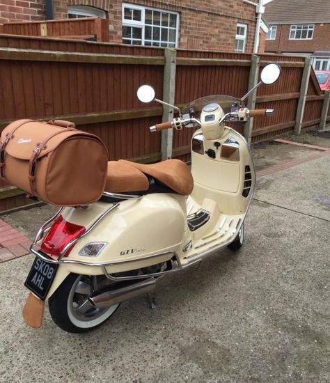 Moped Aesthetic, Vespa Gtv, Vespa Bike, Vespa Lx, Vespa S, Classic Vespa, Vintage Scooter, Vespa Gts, Piaggio Vespa