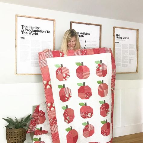 Apple Quilt, Quilt Block Free Pattern, Last Week Of Summer, Proclamation To The World, The Librarian, First Grade Teacher, Quilt Block Patterns Free, Apple Theme, Quilt Block Pattern