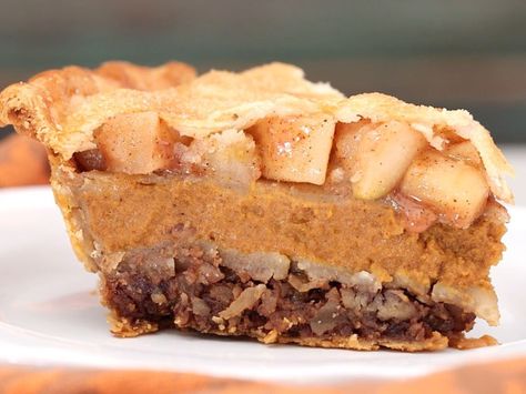 Why choose between pecan pie, apple pie, and pumpkin pie this Thanksgiving when you can have all three in one? This towering dessert — which we are dubbing the Pecapplekin Pie — is the ultimate dis… Pecan Apple Pie, Thanksgiving Recipes Dessert Pies, Apple Pecan Pie, Apple Pie Cake, Thanksgiving Pie Recipes, Homemade Pies, Pumpkin Pecan Pie, Holiday Pies, Thanksgiving Pies