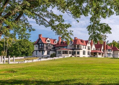 Elm Court: tour the huge Vanderbilt mansion in Massachusetts that changed history forever Frederick Law Olmsted, American Mansions, Vanderbilt Mansions, Shingle Style Homes, Biltmore Estate, 20 Century, Stately Home, Wales England, Old Houses