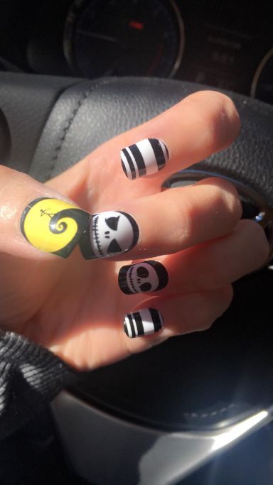 The Nightmare Before Christmas Nails, Christmas Themed Nails, Before Christmas Nails, Nightmare Before Christmas Nails, Bigger Eyes, Themed Nails, Nightmare Before Christmas Decorations, Skull Nails, Nails Cute