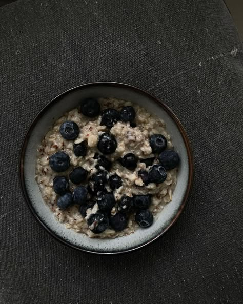 Clean Dark Aesthetic, Oatmeal Aesthetic, Winter Arc, Healthy Lifestyle Food, Food Is Fuel, Food Inspo, Food Obsession, Clean Recipes, Blueberries