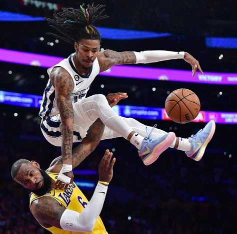 Ja Morant Basketball Shoes, Funny Basketball Pictures, Nba Wallpapers Stephen Curry, Ja Morant Style, Basketball Moves, Gym Wallpaper, White Nike Shoes, Basketball Is Life, Basketball Photography