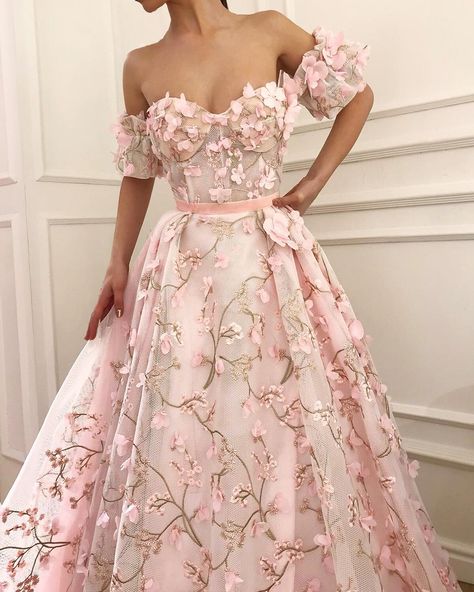 Embroidery Organza, Off Shoulder Evening Dress, Portrait Dress, Pink Prom Dress, Beauty Dress, Dress Shapes, Lace Embroidery, Gorgeous Gowns, Beautiful Gowns