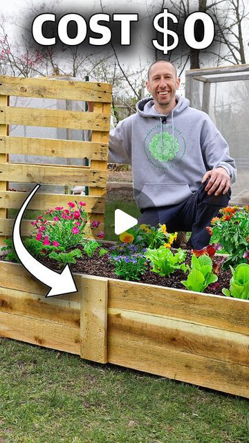 Garden Bed Diy Simple, Diy Raised Garden Bed Apartment, Garden Beds With Pallets, Easy Garden Boxes Diy, Palette Garden Bed, Wooden Pallet Garden Raised Beds, Diy Easy Raised Garden Bed, How To Make A Raised Garden Bed From Pallets, Garden Beds Made From Pallets