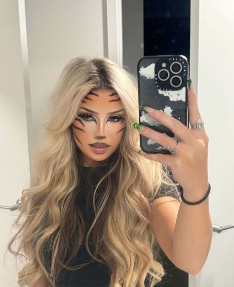 Tiger Makeup Look, Lion Makeup, Cheetah Costume, Tiger Makeup, Tiger Halloween, Cute Halloween Makeup, Watch Free Movies, Christmas Idea, Black Tigers