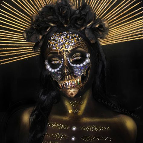 Kaneshia Shana Makeup 💄 on Instagram: “2nd look of Halloween!! I wanted to recreate my skull look I did last year and some of you said to do black & gold instead so here she is,…” Original Halloween Costumes, Spfx Makeup, Dead Makeup, Zombie Walk, Makeup Humor, Sugar Skull Makeup, Wild Beauty, Skull Makeup, 31 Days Of Halloween