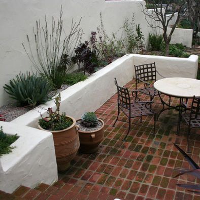 Stucco Flower Bed, Stucco Garden Beds, Stucco Garden Wall, Stucco Planter, Stucco Patio, Side Beds, Spanish Backyard, Spanish Patio, Beds White