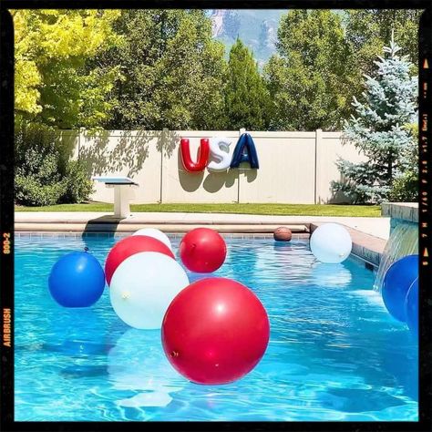 Backyard Pool Parties, Red White And Boom, Relaxing Decor, Simple Decorations, Pool Floaties, Party At Home, Pool Party Decorations, Small Party, Baby Pool