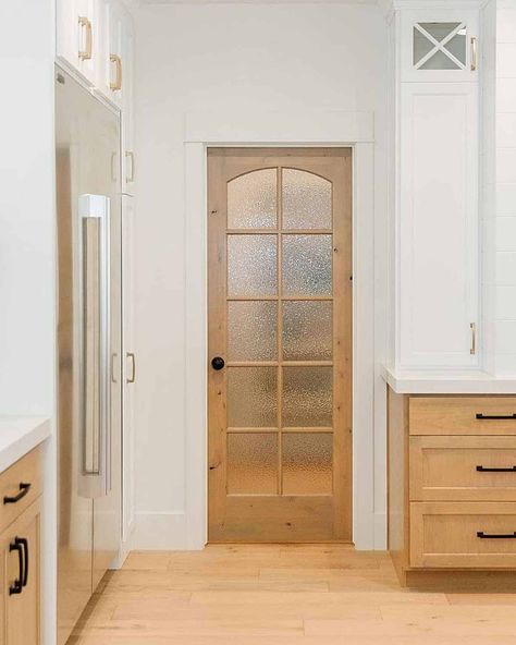 25 Glass Pantry Doors You'll Want to Add to Your Kitchen Now - KnockOffDecor.com Glass Pantry Doors, Desain Pantry Dapur, Frosted Glass Pantry Door, Pintu Interior, Pantry Lighting, Wooden Pantry, Kitchen Pantry Doors, Glass Pantry Door, Glass Pantry