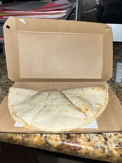 Quesadillas Aesthetic, Wawa Aesthetic, Wawa Food, Hadley Aesthetic, Aesthetic Dinner Ideas, Chicken Quesadillas Taco Bell, Quesadilla Chicken, Lunch Aesthetic, Cravings Food