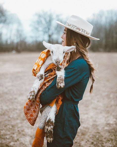 Future Farms, Farm Photography, Photographie Portrait Inspiration, Farm Photo, Mini Farm, Farms Living, My Fashion, Hobby Farms, Farm Girl