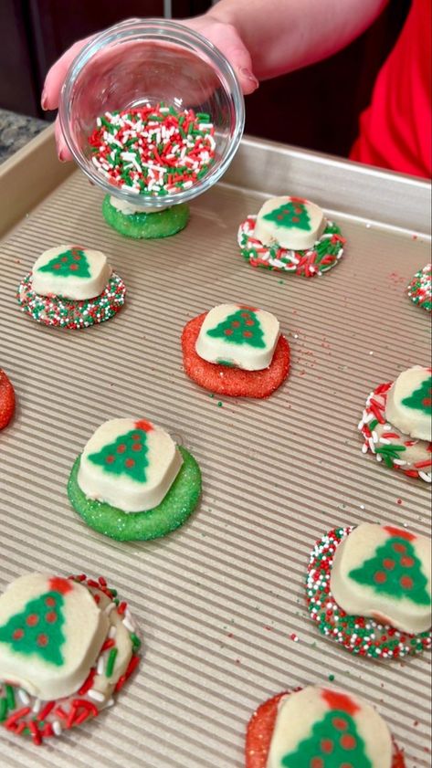 Pillsbury Holiday Cookies, Pillsbury Christmas Cookies, Candies Recipes, Pillsbury Sugar Cookie Dough, Pillsbury Cookie Dough, Slow Cooker Cake, Pillsbury Sugar Cookies, Christmas Sleepover, Sugar Cookies With Sprinkles