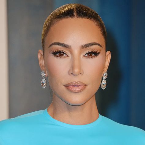 Fans Think Kim Kardashian Looks Like Kylie Jenner In New Post After Rumored Plastic Surgery: ‘She Looks 21 Again’ Makeup Tips For Blue Eyes, Kardashian Looks, Kim Kardashian Kylie Jenner, Khloe Kardashian And Tristan, Slicked Back Ponytail, Blending Eyeshadow, Kkw Beauty, Paparazzi Photos, Makeup Tricks