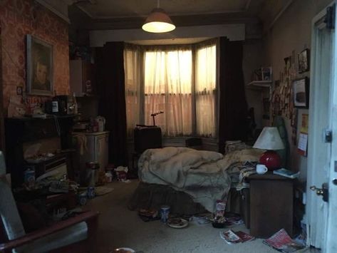 Shameless Room Aesthetic, Trailer Aesthetic Inside, Cheap Apartment Aesthetic, Messy Room Aesthetic, Run Down Apartment, Grunge House, Messy Bedroom, David Williams, Dirty Room