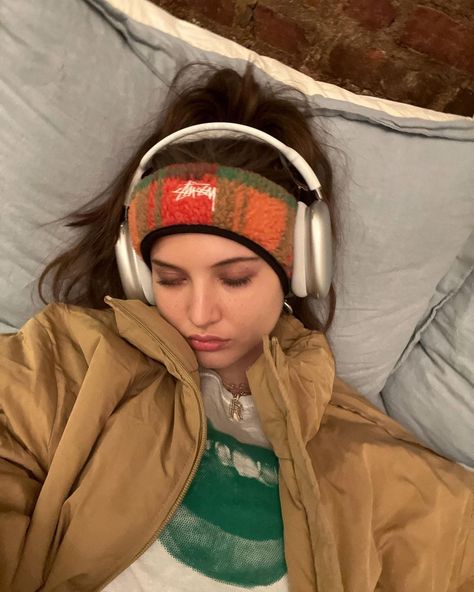 RUBY LYN on Instagram: “headphones have become my new personality trait at this point” Luna Hale, Ruby Lyn, Cute Headphones, Winter Fits, Saturday Night Live, Mode Inspo, Fashion Killa, Pretty Face, Photo Dump