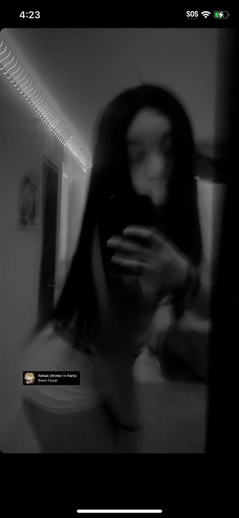 Baddie Mirror Pics No Face Blurry, Baddie Straight Hair, Baddie Mirror Pics No Face, Hair Mirror, Straight Hairstyles Medium, Black Inspiration, Mirror Selfie Poses, Gray Mirror, No Face