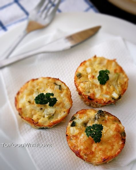 To Food with Love: Vegetable Medallions... I really want to try this, but I think I would want to add some crumbled bacon. Veggie Medallions, Vegetable Cakes, Broccoli Patties, Veggie Cakes, Potato Broccoli, Vegetable Cake, Recipes Salads, Savoury Snacks, Frozen Broccoli