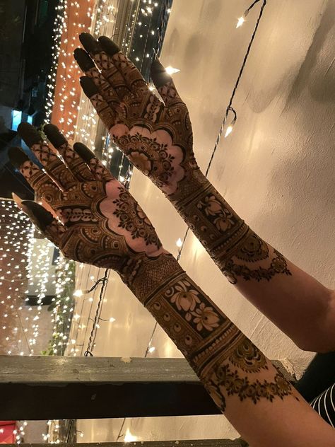 Pakistani Wedding Mehndi Designs, Pakistani Henna Designs Bridal Mehndi, Henna Designs Hand Wedding, Punjabi Henna Designs, Bridal Henna Inside Hand, Pakistani Bridal Henna Designs, Bridal Mehndi Floral, Bridal Henna Designs Mid Arm, Elegant Bridal Henna