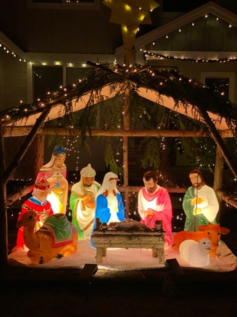 Nativity Set Outdoor, Front Yard Nativity Scene, Blow Mold Nativity Display, Nativity Scene Display Indoor Ideas, Christmas Nativity Scene Display, Nativity Scene Diy, Outdoor Nativity Scene, Nativity Scene Display, Kids Church Decor