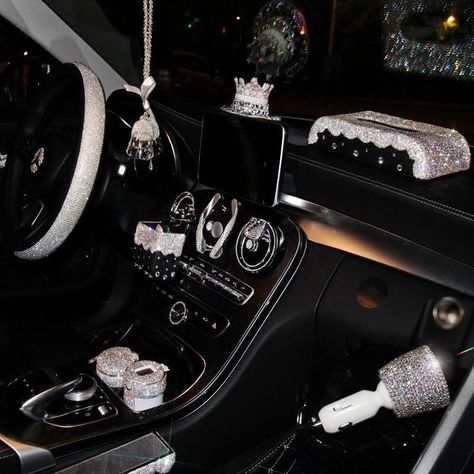 Luxe Auto's, Cars Accessories, Car Accessories For Guys, Bling Car Accessories, New Car Accessories, Car Accessories Diy, Girly Car Accessories, Volkswagen New Beetle, Car Accessories For Girls